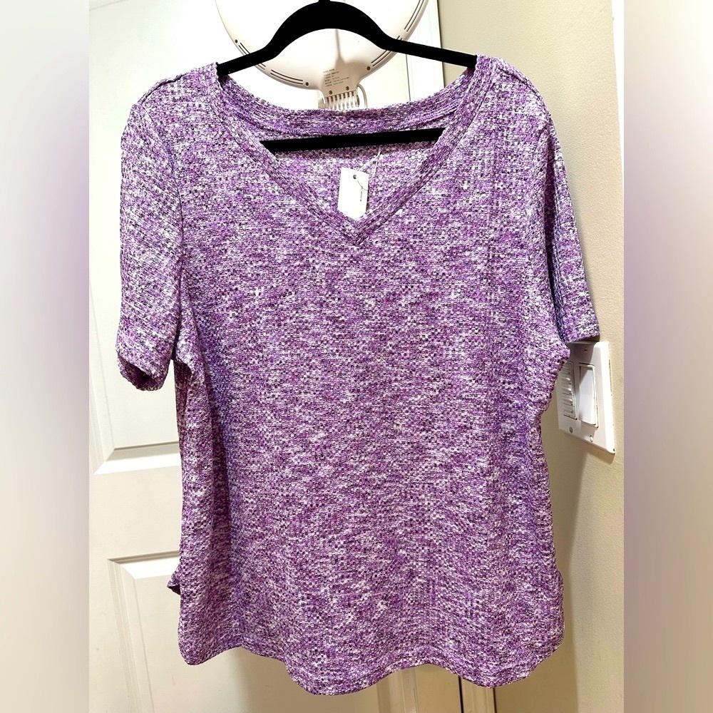 BloomChic Plus Size XL V-Neck T- shirt  us14-16